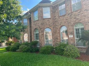 Luxury spacious 6 bedroom and 4 bathroom / Gated / Private